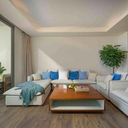 Stunning Apartments Across My Khe Beach ! Rooftop Pool & Gym Danang Exterior photo