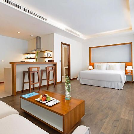 Stunning Apartments Across My Khe Beach ! Rooftop Pool & Gym Danang Exterior photo