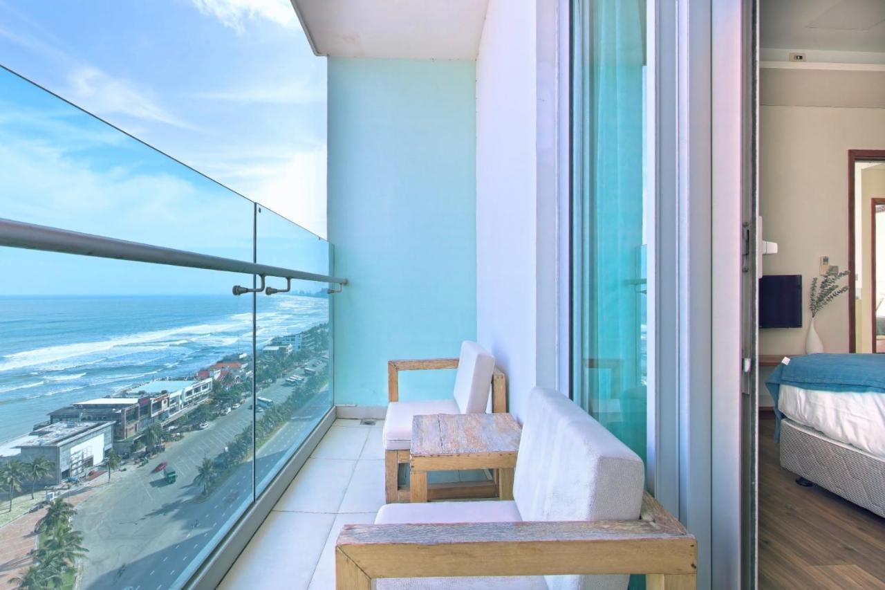 Stunning Apartments Across My Khe Beach ! Rooftop Pool & Gym Danang Exterior photo