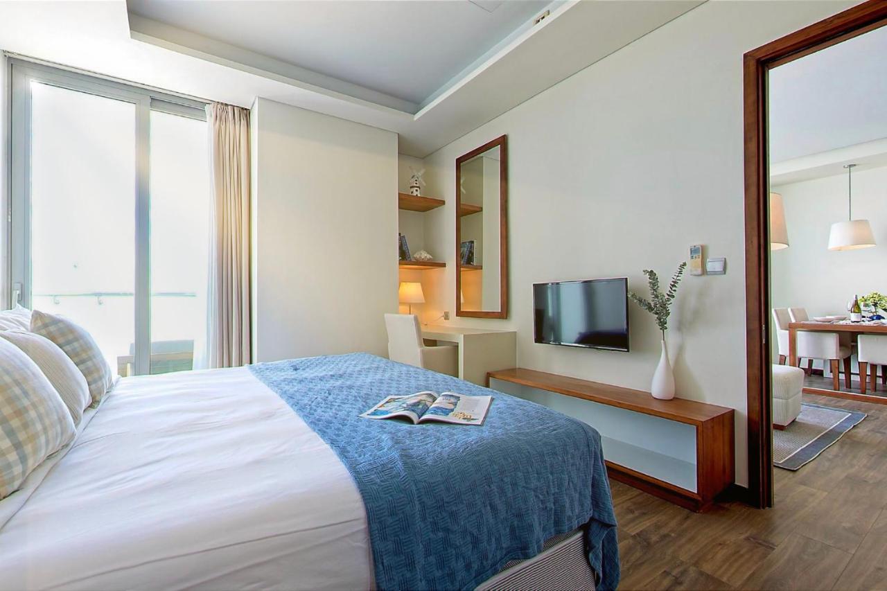 Stunning Apartments Across My Khe Beach ! Rooftop Pool & Gym Danang Exterior photo
