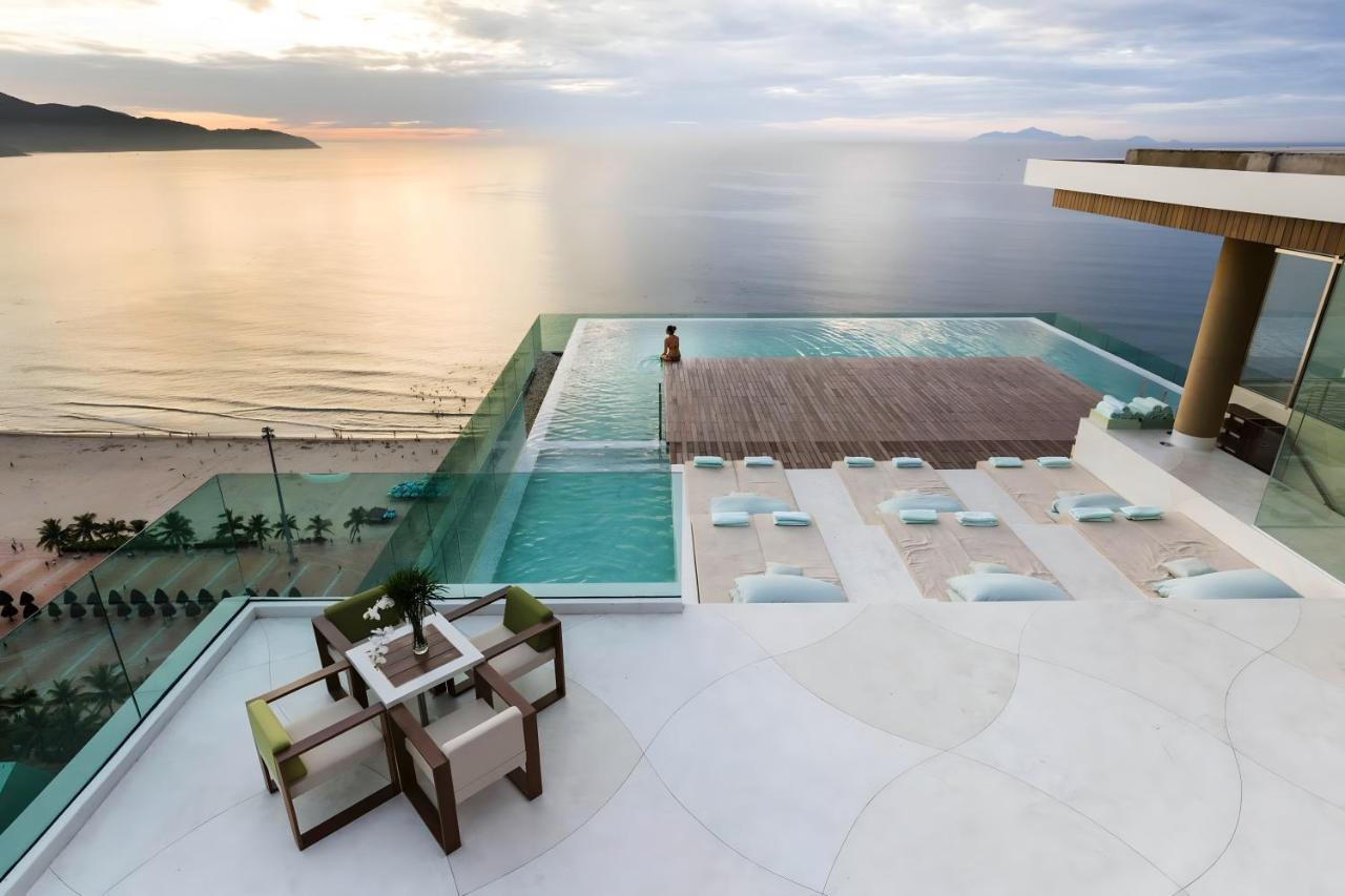 Stunning Apartments Across My Khe Beach ! Rooftop Pool & Gym Danang Exterior photo