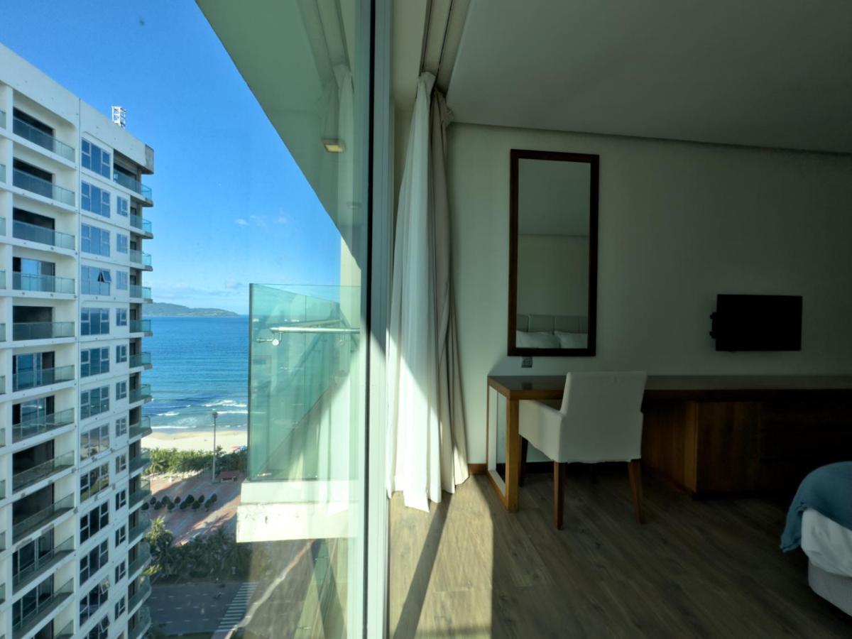 Stunning Apartments Across My Khe Beach ! Rooftop Pool & Gym Danang Exterior photo