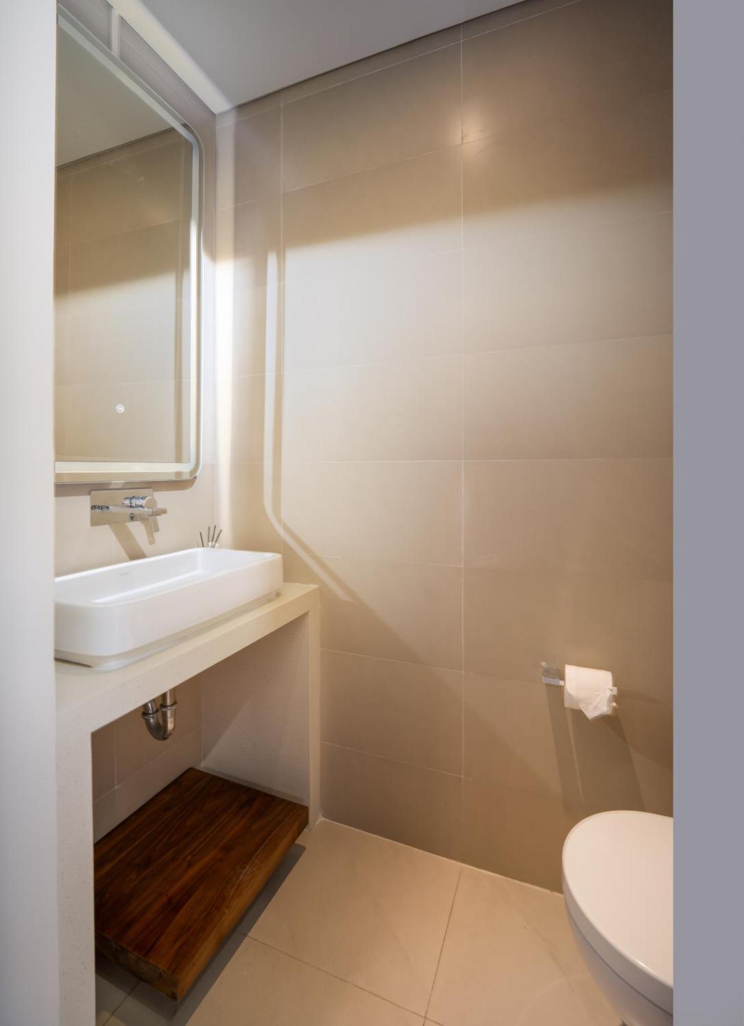 Stunning Apartments Across My Khe Beach ! Rooftop Pool & Gym Danang Exterior photo