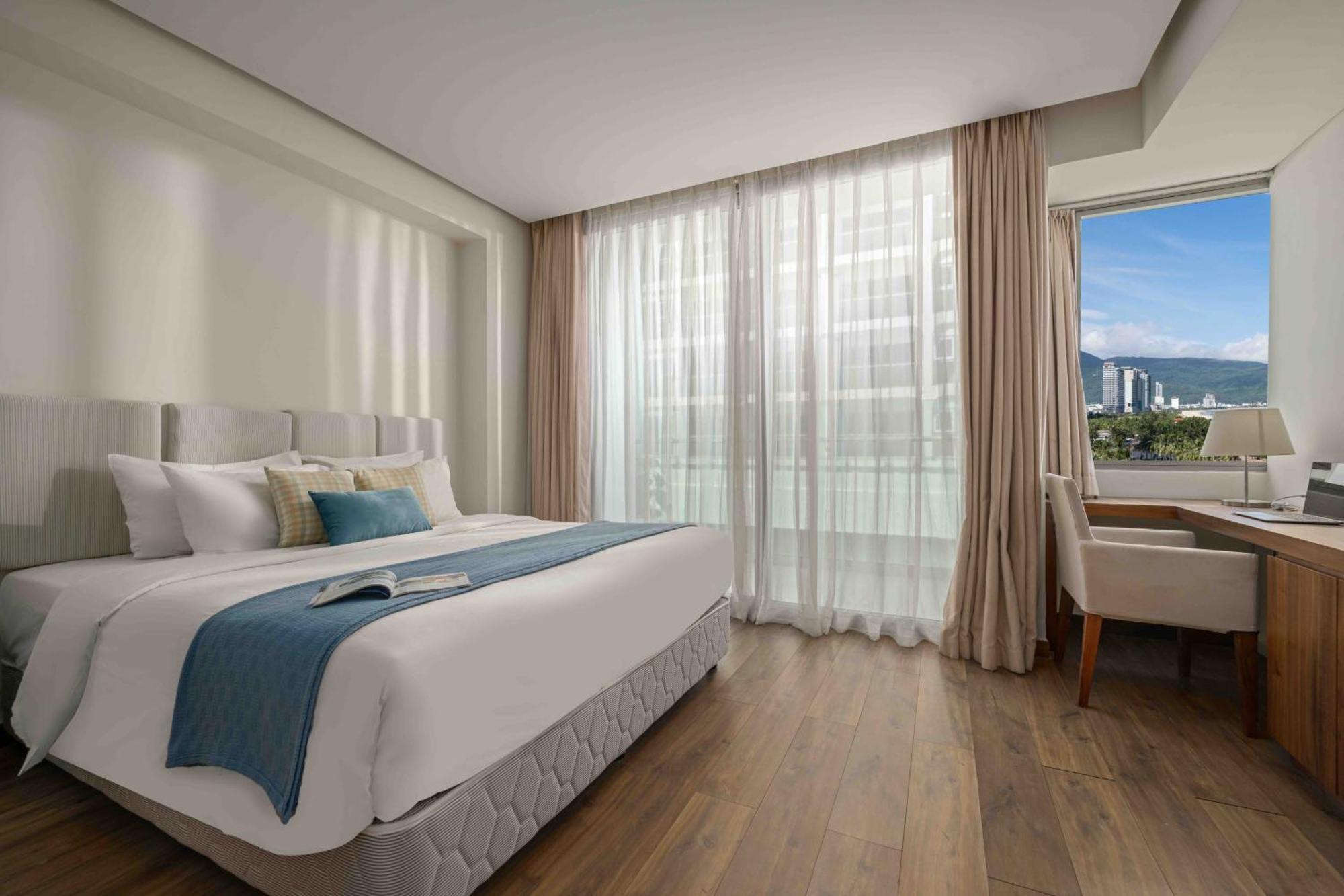 Stunning Apartments Across My Khe Beach ! Rooftop Pool & Gym Danang Exterior photo