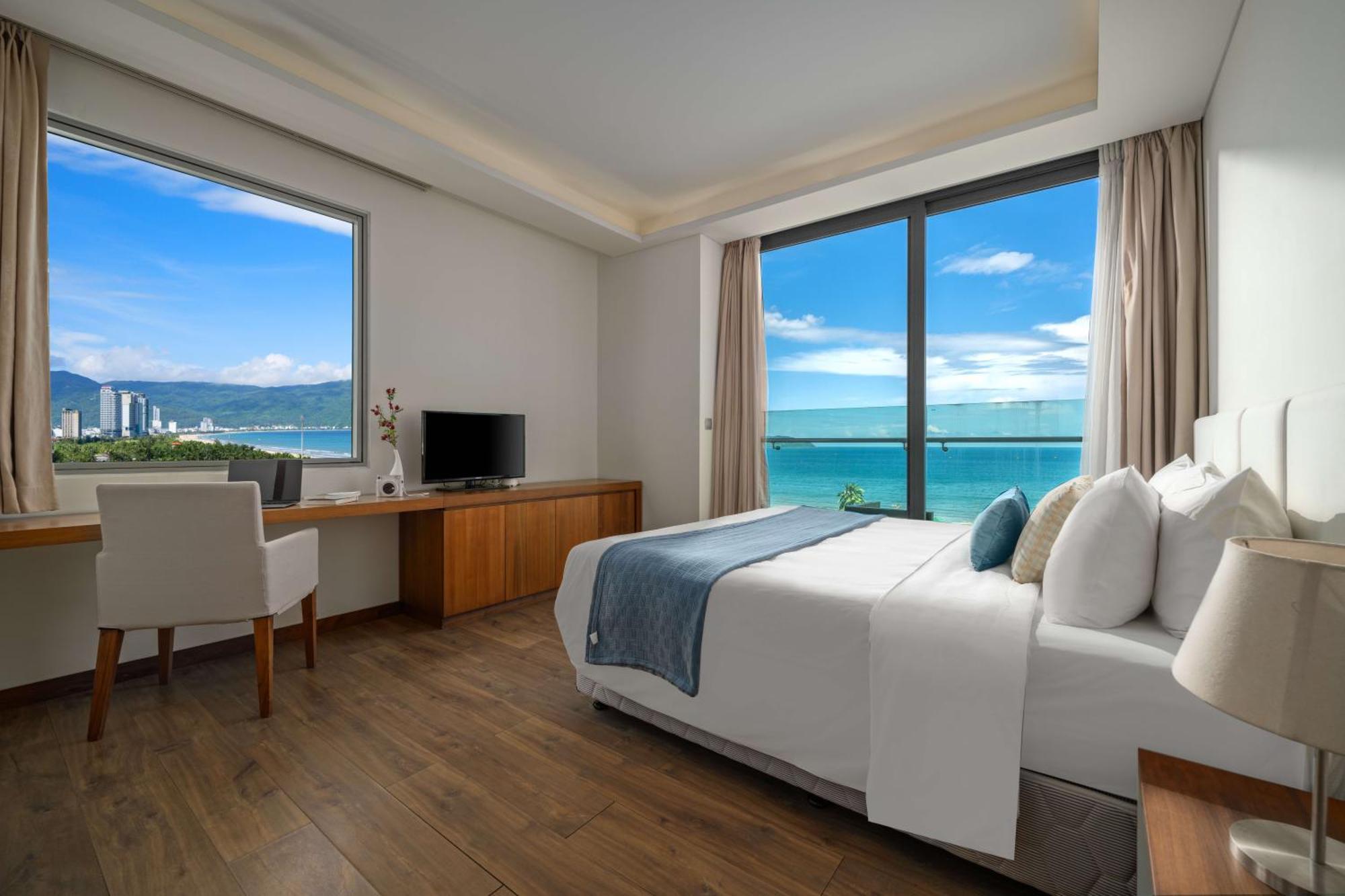 Stunning Apartments Across My Khe Beach ! Rooftop Pool & Gym Danang Exterior photo