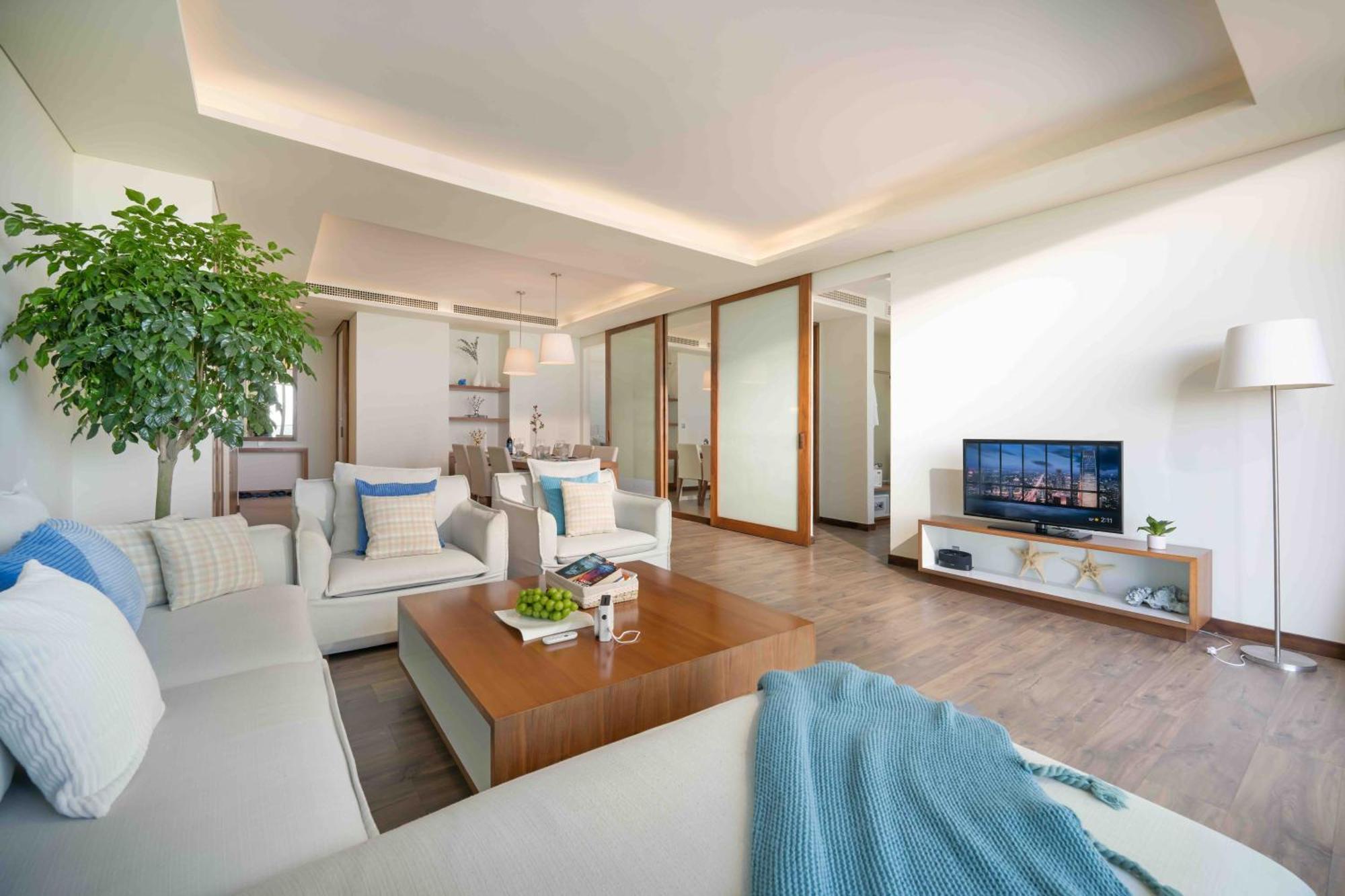 Stunning Apartments Across My Khe Beach ! Rooftop Pool & Gym Danang Exterior photo