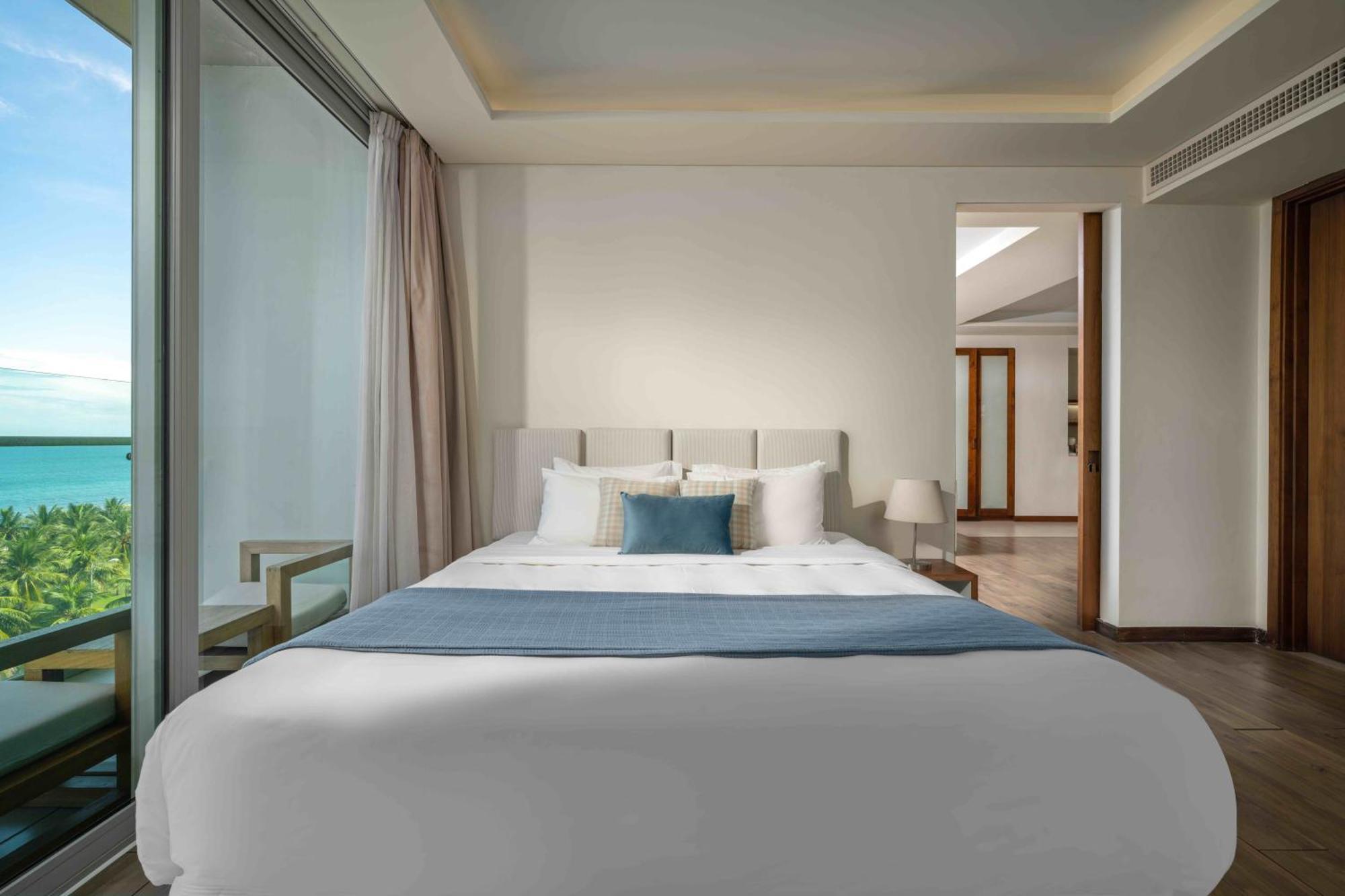 Stunning Apartments Across My Khe Beach ! Rooftop Pool & Gym Danang Exterior photo