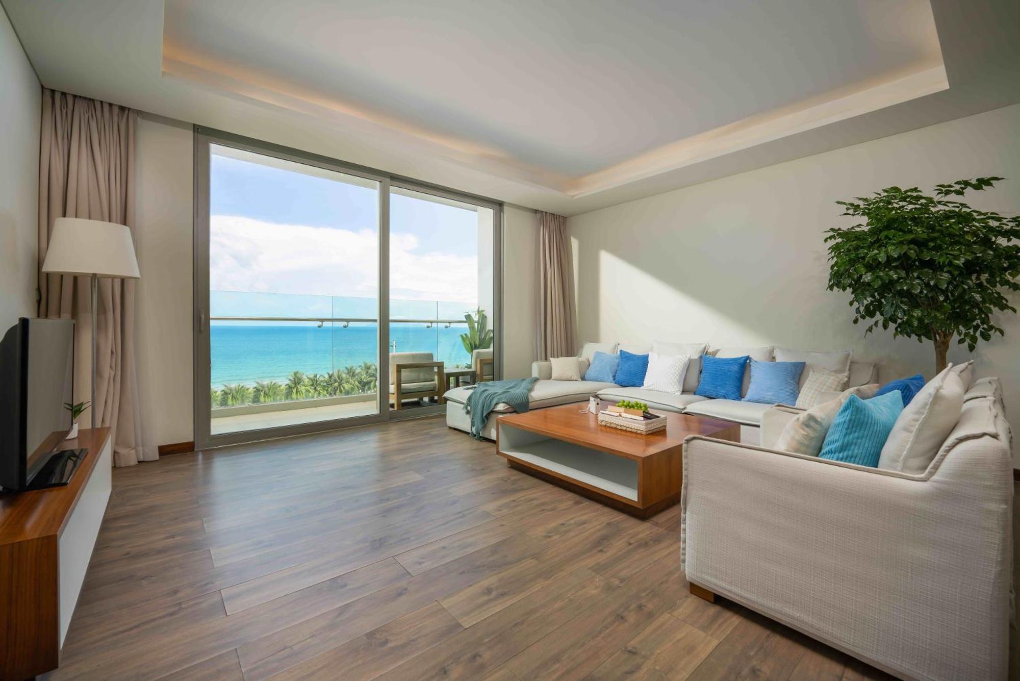 Stunning Apartments Across My Khe Beach ! Rooftop Pool & Gym Danang Exterior photo