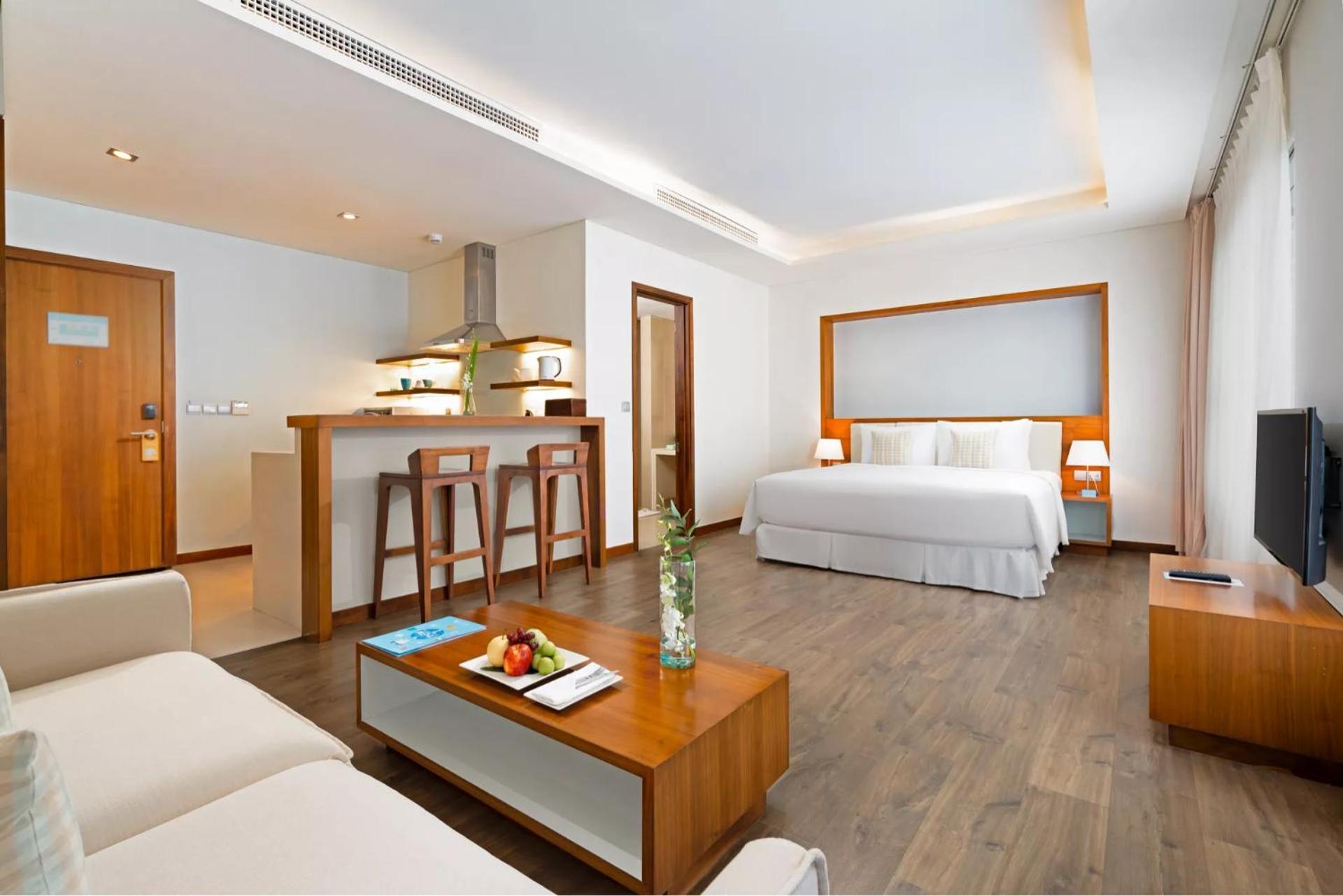 Stunning Apartments Across My Khe Beach ! Rooftop Pool & Gym Danang Exterior photo