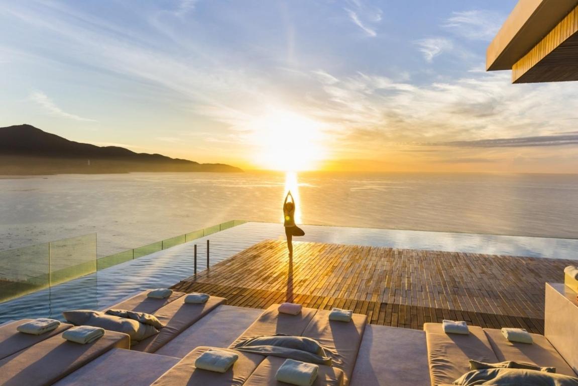 Stunning Apartments Across My Khe Beach ! Rooftop Pool & Gym Danang Exterior photo